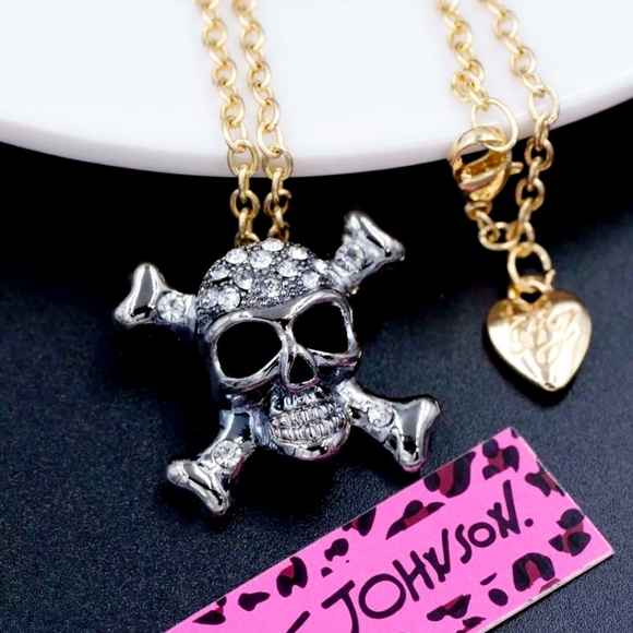 Silver plated crystal skull and crossbone necklace/brooch with gold chain - Picture 5 of 16